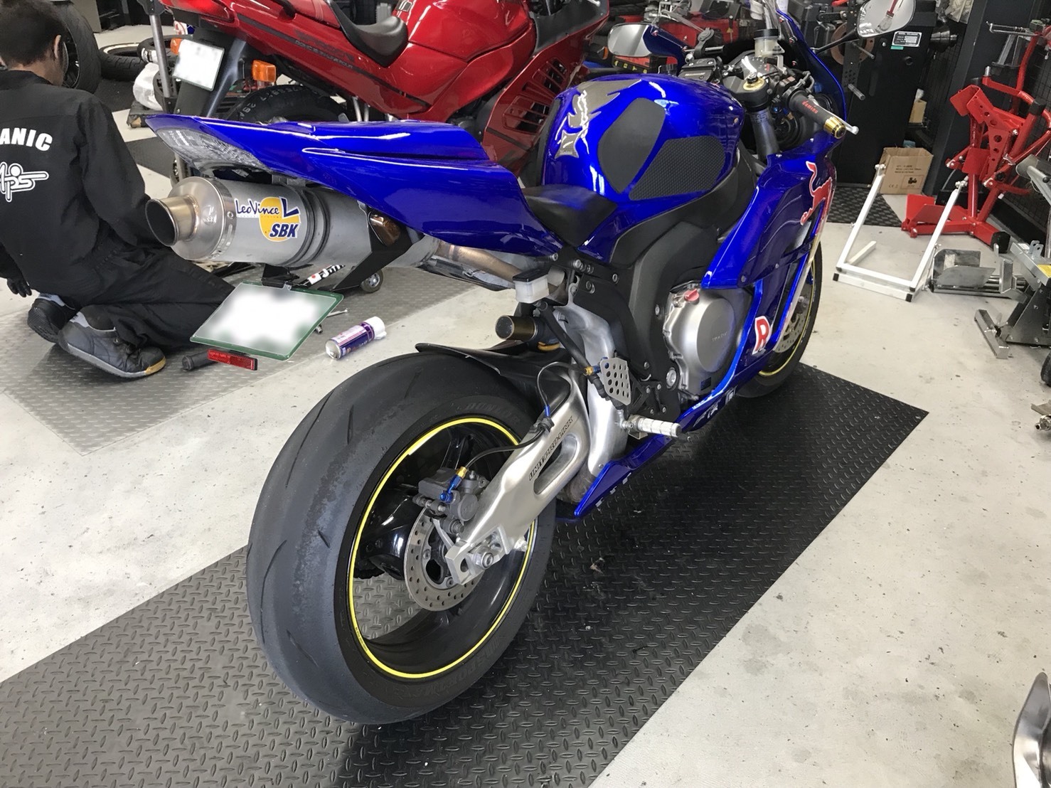 CBR1000RRタイヤ交換 -ブリヂストン RS10 typeR-: ナップス 東大阪店